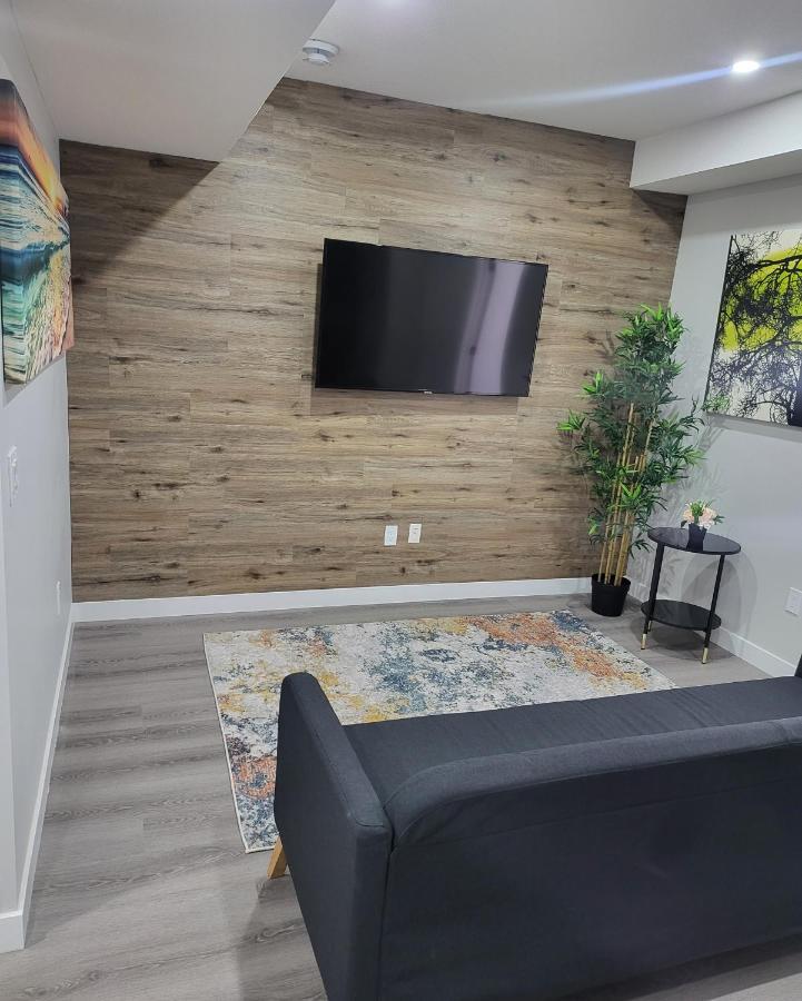 Luxury Suite In Calgary Nw Esterno foto
