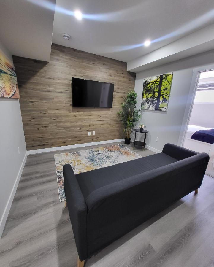 Luxury Suite In Calgary Nw Esterno foto