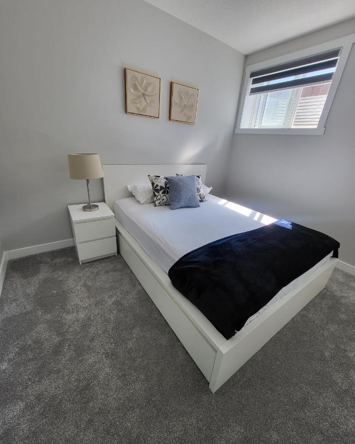 Luxury Suite In Calgary Nw Esterno foto