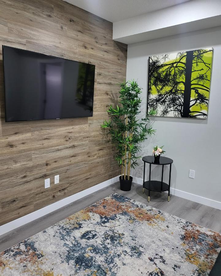 Luxury Suite In Calgary Nw Esterno foto