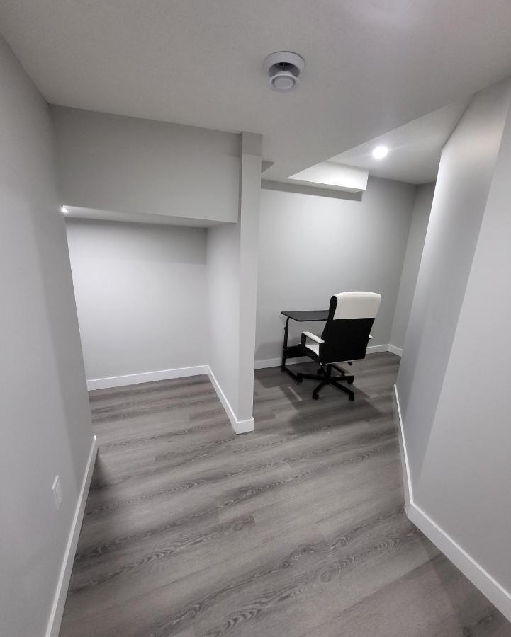 Luxury Suite In Calgary Nw Esterno foto