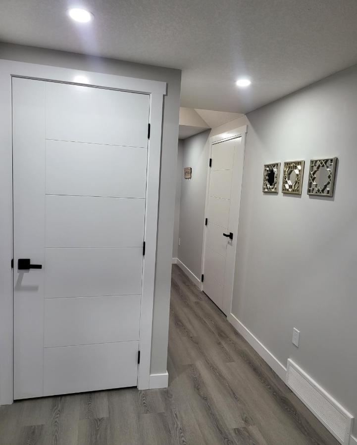 Luxury Suite In Calgary Nw Esterno foto
