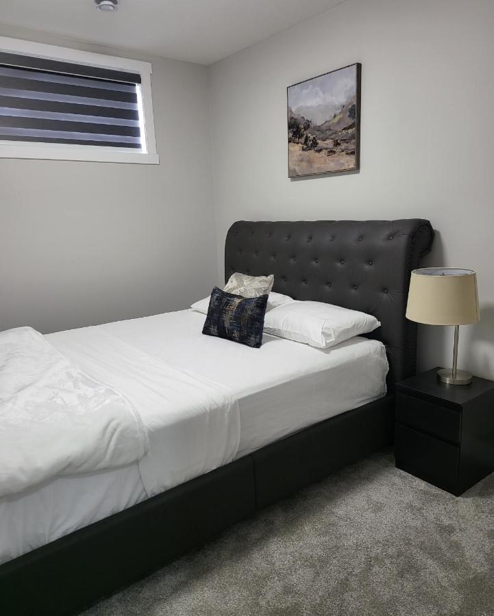 Luxury Suite In Calgary Nw Esterno foto