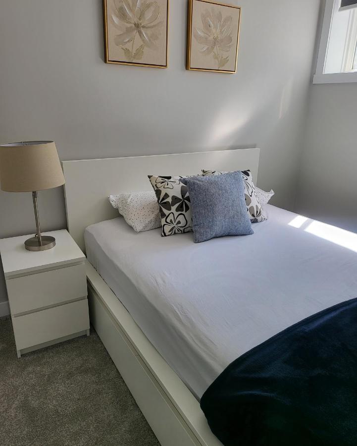 Luxury Suite In Calgary Nw Esterno foto