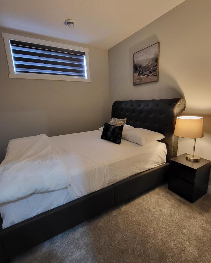 Luxury Suite In Calgary Nw Esterno foto