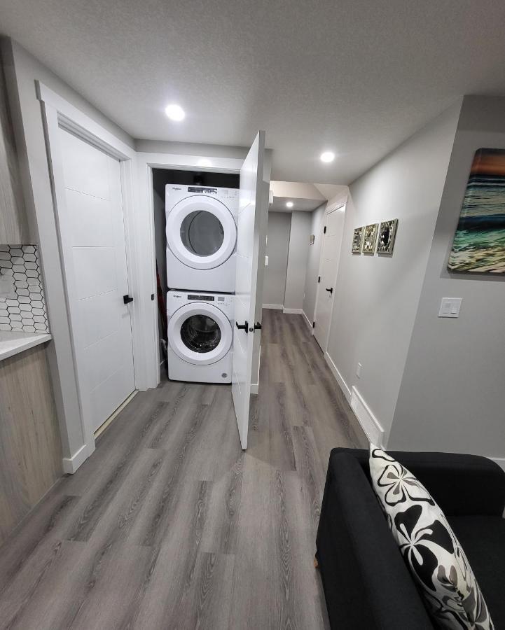 Luxury Suite In Calgary Nw Esterno foto