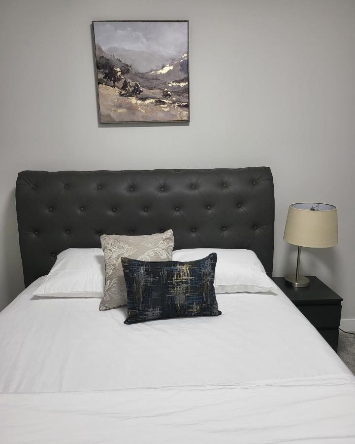Luxury Suite In Calgary Nw Esterno foto