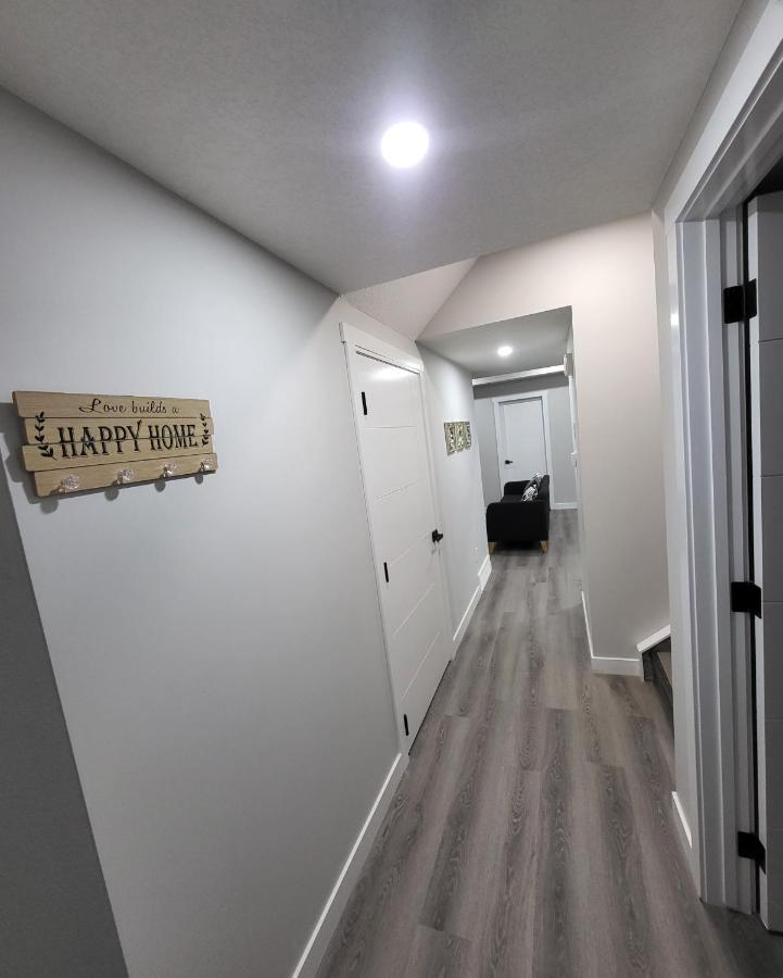 Luxury Suite In Calgary Nw Esterno foto