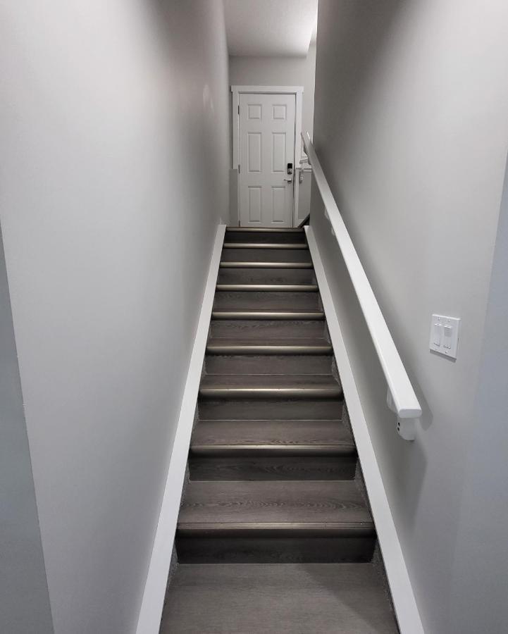 Luxury Suite In Calgary Nw Esterno foto