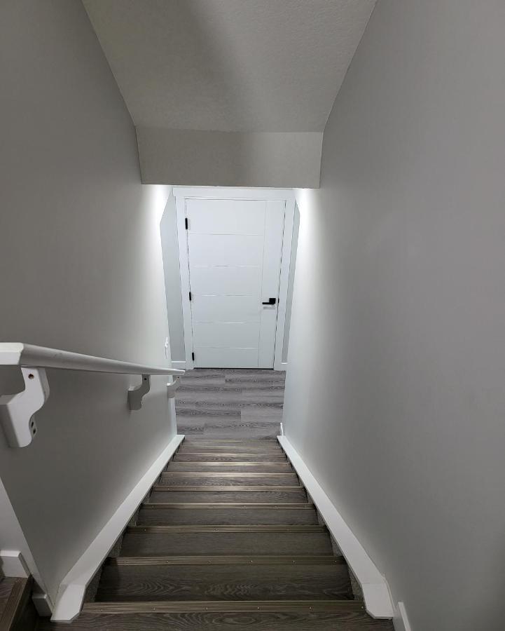 Luxury Suite In Calgary Nw Esterno foto