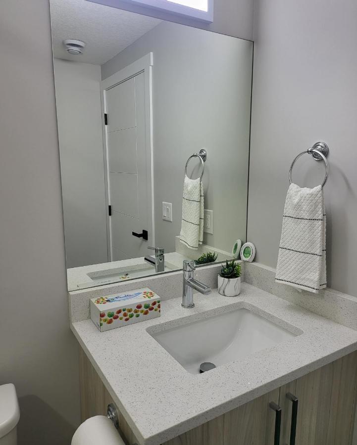 Luxury Suite In Calgary Nw Esterno foto