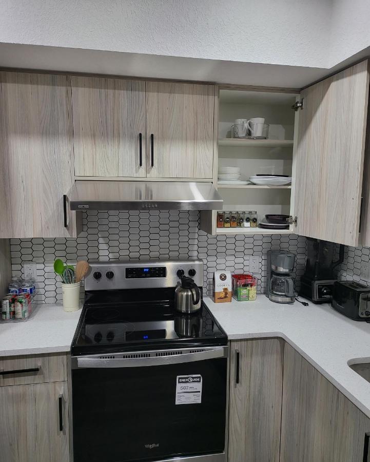 Luxury Suite In Calgary Nw Esterno foto
