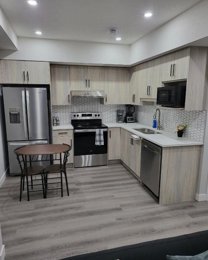 Luxury Suite In Calgary Nw Esterno foto